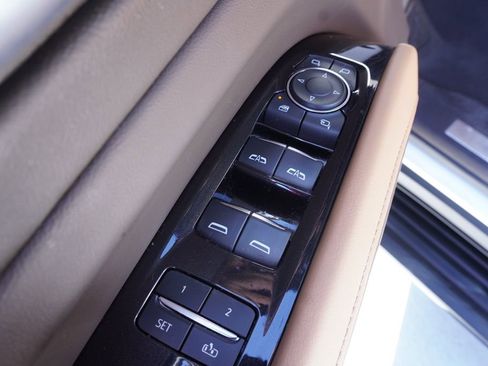 Used 2023 Cadillac Escalade Premium Luxury image 17