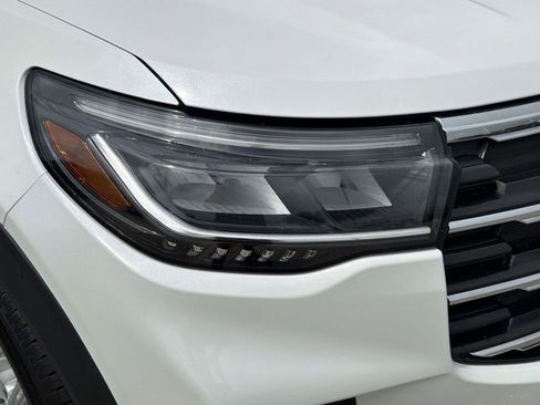 Certified 2025 Ford Explorer Active w/ Active Comfort Package RWD image 11