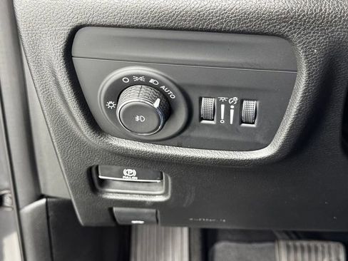 Used 2023 Jeep Grand Cherokee Limited w/ Black Appearance Package AWD/4WD image 33