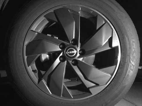 Used 2025 Nissan Rogue SV FWD image 12