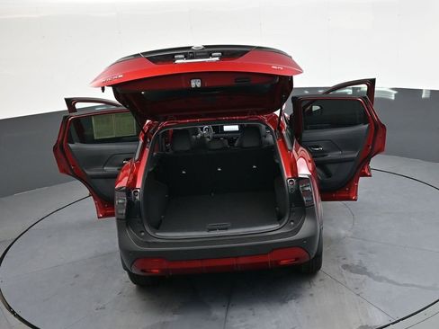 Used 2025 Nissan Kicks SR image 48