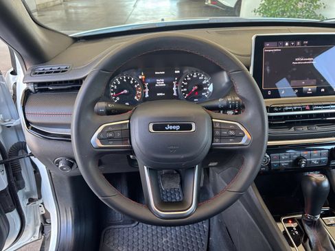 Used 2025 Jeep Compass Trailhawk AWD/4WD image 28