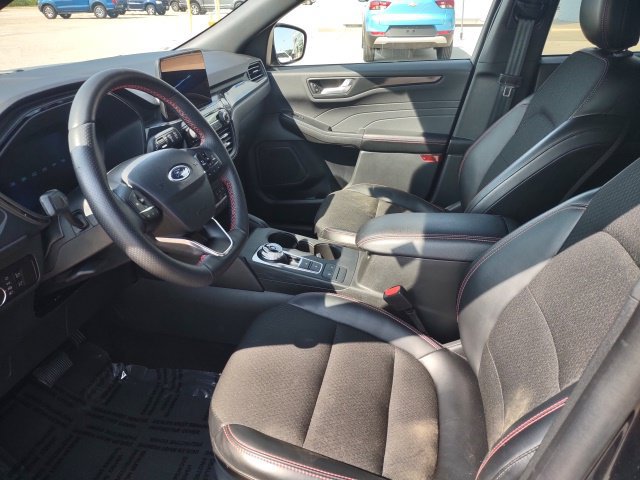 Used 2025 Ford Escape ST-Line Select AWD/4WD image 12