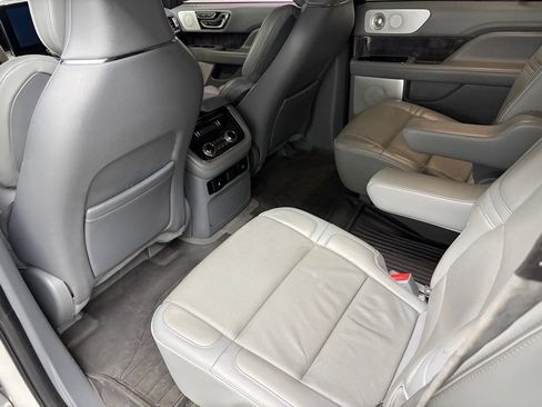 Used 2019 Lincoln Navigator Reserve AWD/4WD image 39