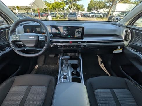 New 2026 Kia Sorento LX FWD image 17