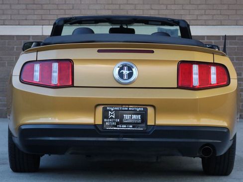 Used 2010 Ford Mustang Convertible RWD image 18