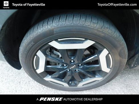 Used 2023 Kia Telluride EX w/ EX Captain's Chair Package FWD image 8