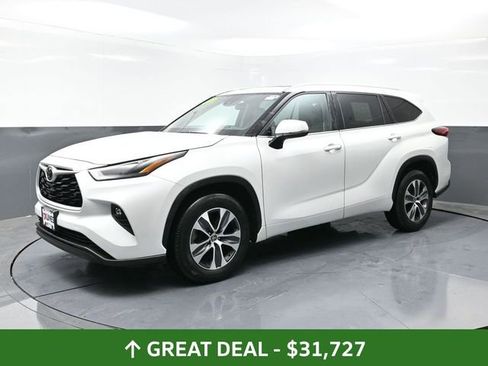 Used 2023 Toyota Highlander XLE FWD image 10