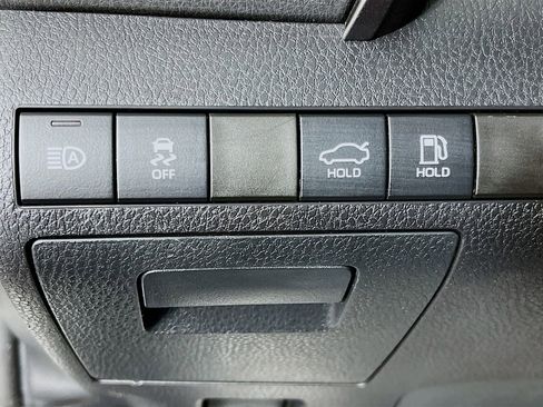 Used 2022 Toyota Camry SE FWD image 13