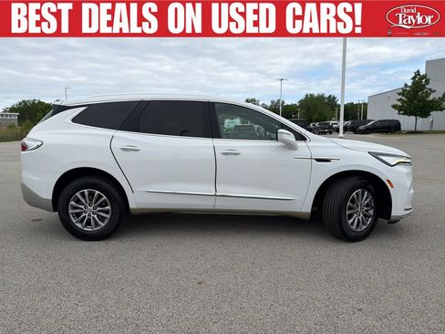 Used 2023 Buick Enclave Essence FWD image 2