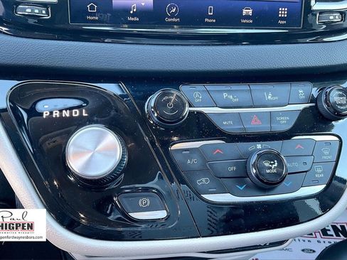 Used 2024 Chrysler Pacifica Touring-L image 31