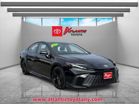 Certified 2025 Toyota Camry SE FWD image 1