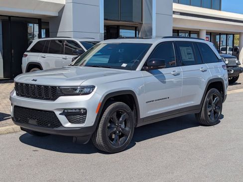 New 2025 Jeep Grand Cherokee Limited w/ Luxury Tech Group II AWD/4WD image 9