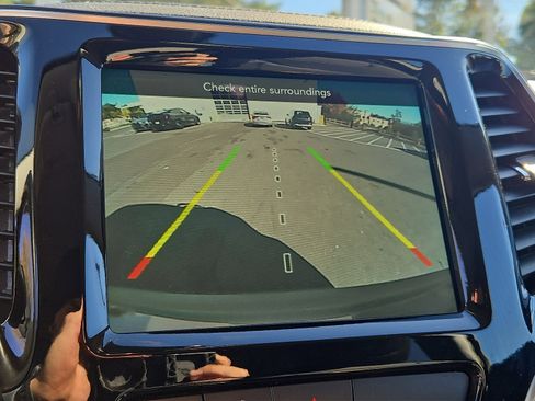 Used 2019 Jeep Cherokee Limited image 18