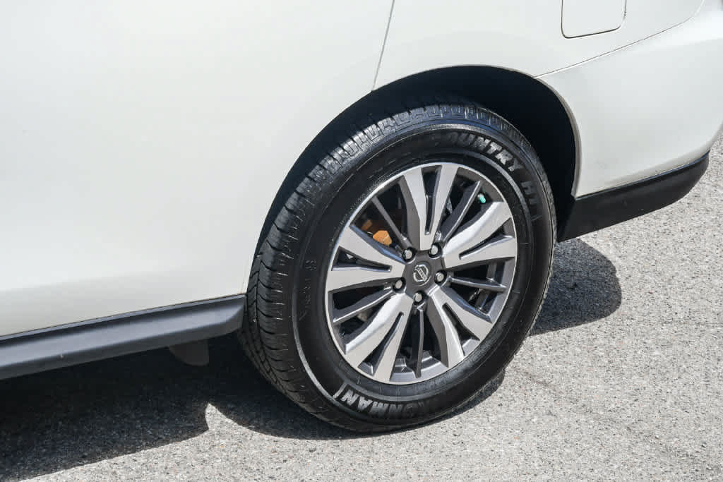 Used 2017 Nissan Pathfinder SV AWD/4WD image 11