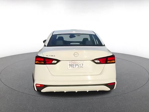Used 2025 Nissan Altima 2.5 SV FWD image 12