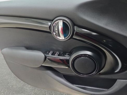 Used 2021 MINI Cooper 4-Door Hardtop w/ 6.5" Touchscreen Package image 26