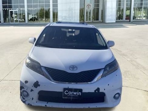 Used 2015 Toyota Sienna SE image 38
