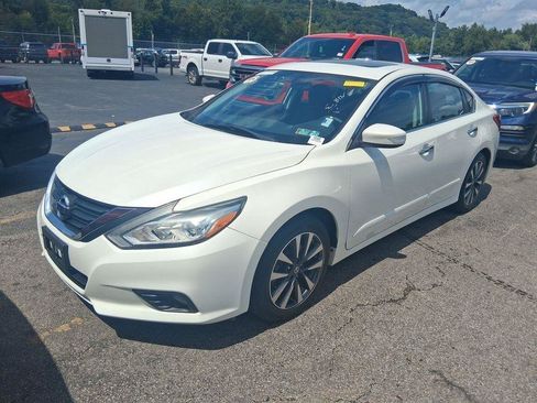 Used 2016 Nissan Altima 2.5 SV w/ Convenience Package FWD image 2