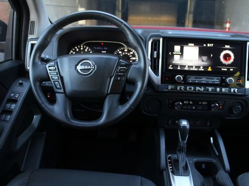 Used 2025 Nissan Frontier SV w/ SV Convenience Package RWD image 32