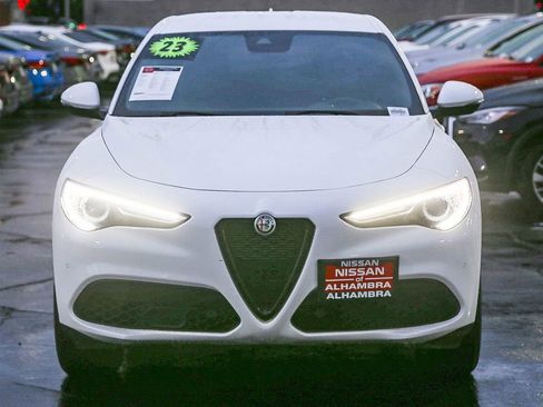 Used 2023 Alfa Romeo Stelvio Sprint image 3
