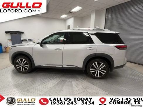 Used 2024 Nissan Pathfinder Platinum FWD image 5