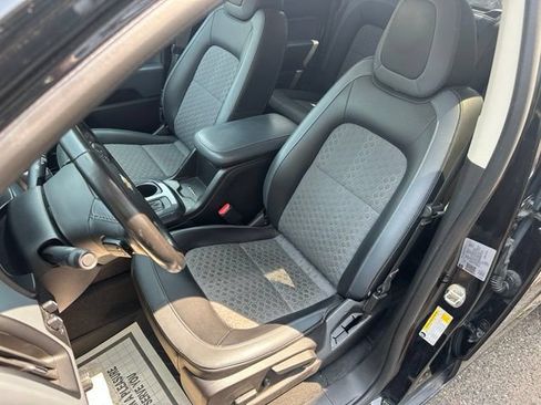 Used 2021 Chevrolet Colorado Z71 RWD image 9