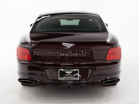 Used 2025 Bentley Flying Spur Plug-In Hybrid image 4