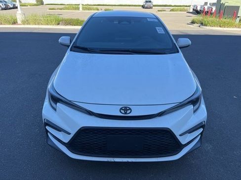 Used 2025 Toyota Corolla SE image 2