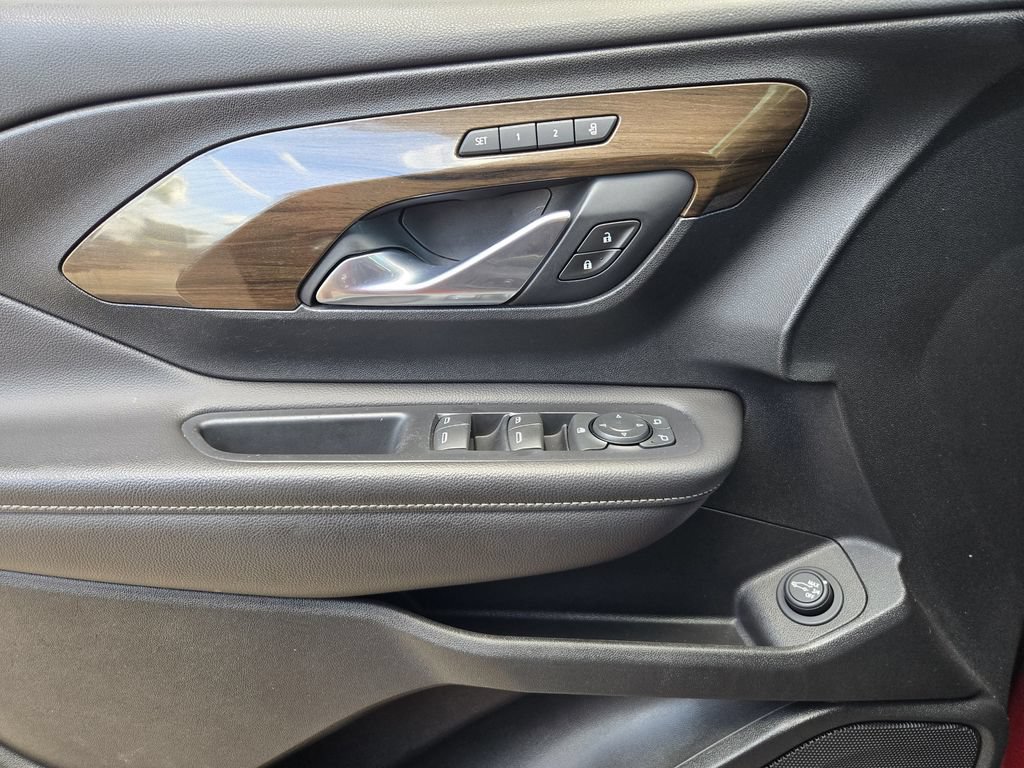 Used 2020 GMC Terrain Denali w/ Denali Premium Package FWD image 18