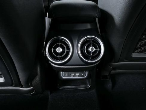 Used 2023 Alfa Romeo Stelvio Veloce image 20