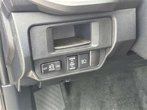 Used 2018 Toyota Tacoma TRD Sport image 29