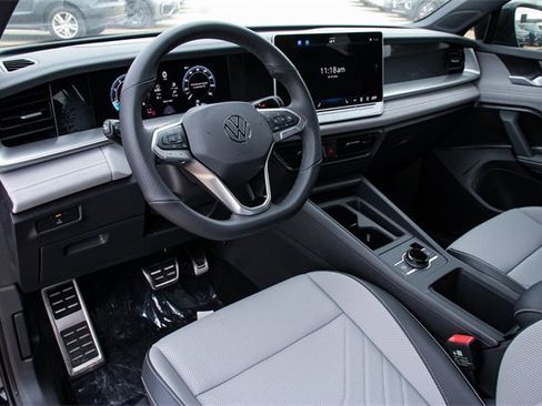 New 2026 Volkswagen Tiguan SE R-Line image 9