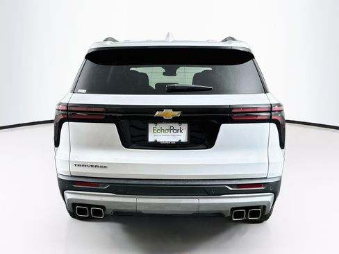 Used 2025 Chevrolet Traverse LT FWD image 7