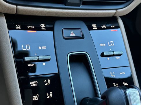 Certified 2025 Porsche Macan image 23