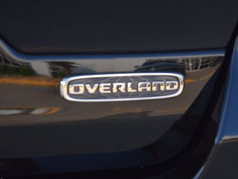Used 2022 Jeep Grand Cherokee Overland w/ Luxury Tech Group IV AWD/4WD image 8