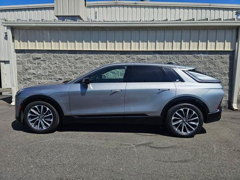 Used 2024 Cadillac Lyriq Sport AWD/4WD image 3