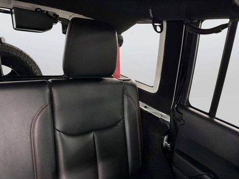 Used 2018 Jeep Wrangler Unlimited Rubicon image 22