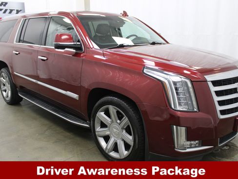 Used 2017 Cadillac Escalade ESV Luxury image 4