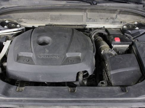 Used 2020 Volvo XC60 T6 R-Design image 24