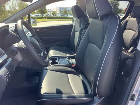 Certified 2026 Honda Odyssey Touring image 11