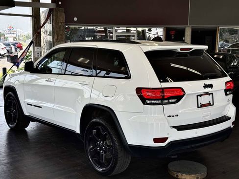 Used 2019 Jeep Grand Cherokee Laredo image 16