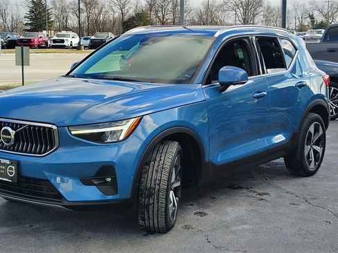 Certified 2023 Volvo XC40 B5 Plus w/ Driver Assist Package image 5