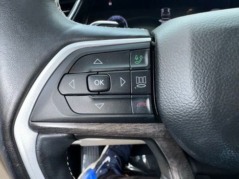 Used 2022 Jeep Grand Cherokee Limited image 17