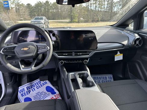 New 2026 Chevrolet Equinox EV LT image 10