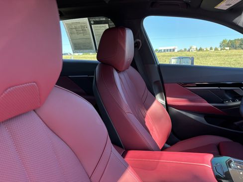 Certified 2025 BMW 530i xDrive w/ M Sport Package image 35