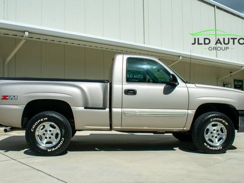Used 2004 Chevrolet Silverado 1500 4x4 Regular Cab w/ Light Duty Power Package image 6