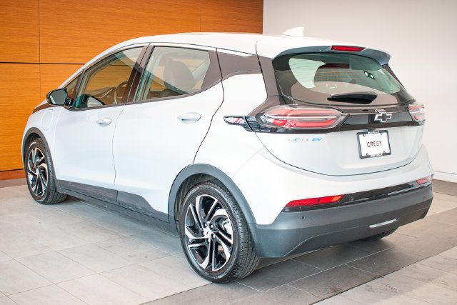 Used 2023 Chevrolet Bolt LT w/ Infotainment Package FWD image 8