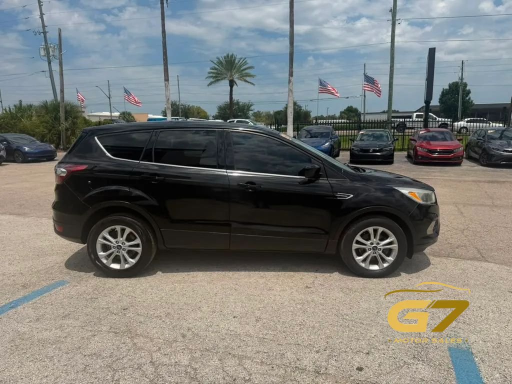 Used 2017 Ford Escape SE FWD image 4