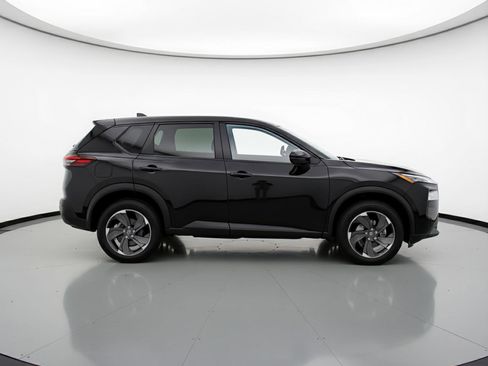 Used 2025 Nissan Rogue SV image 11